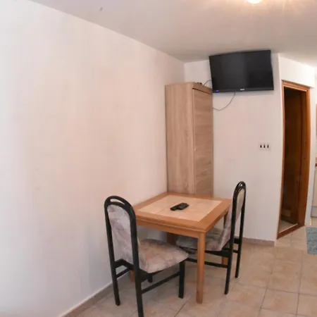 Rolf Homestay Lopar
